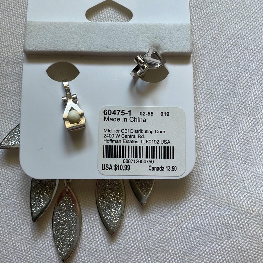 NWT Icing Silver Sparkling Chandelier Clip On Earrings - Picture 2 of 4